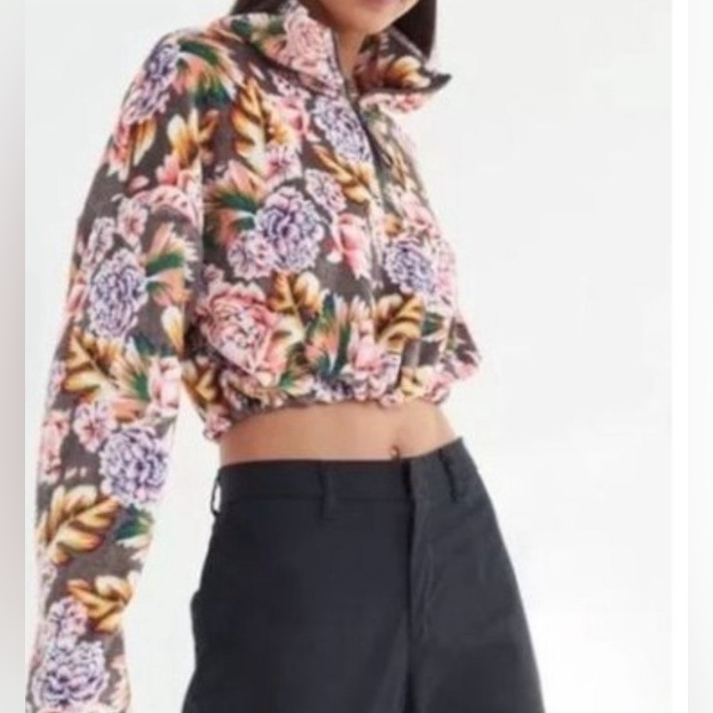Urban Outfitters UO Angela Fleece Floral Pullover‎ Crop Top-sz Small